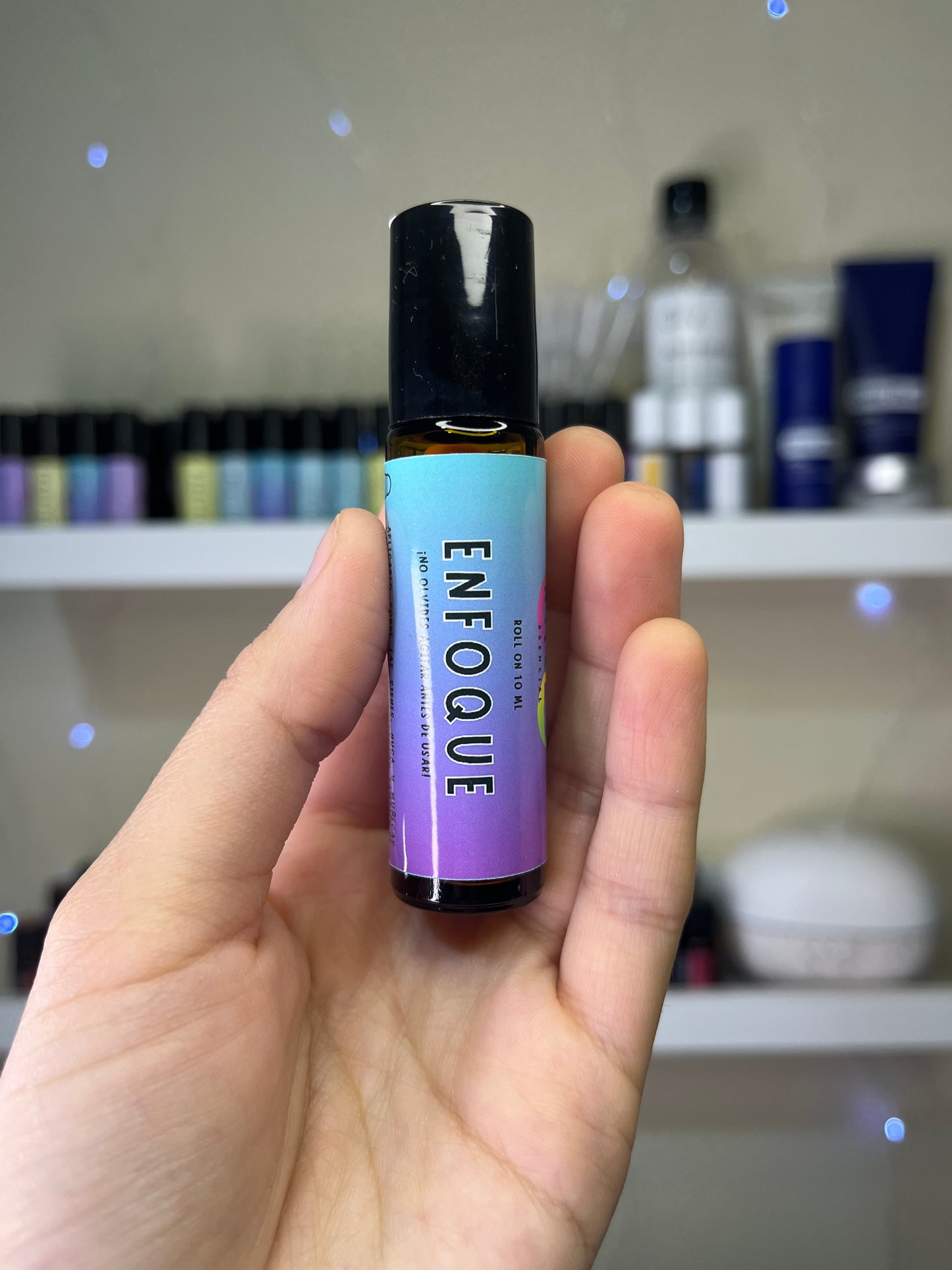 Roll on Enfoque de 10 ml para concentración y apoyo cognitivo. Ideal para personas neurodivergentes. Producto natural hecho en Chile.