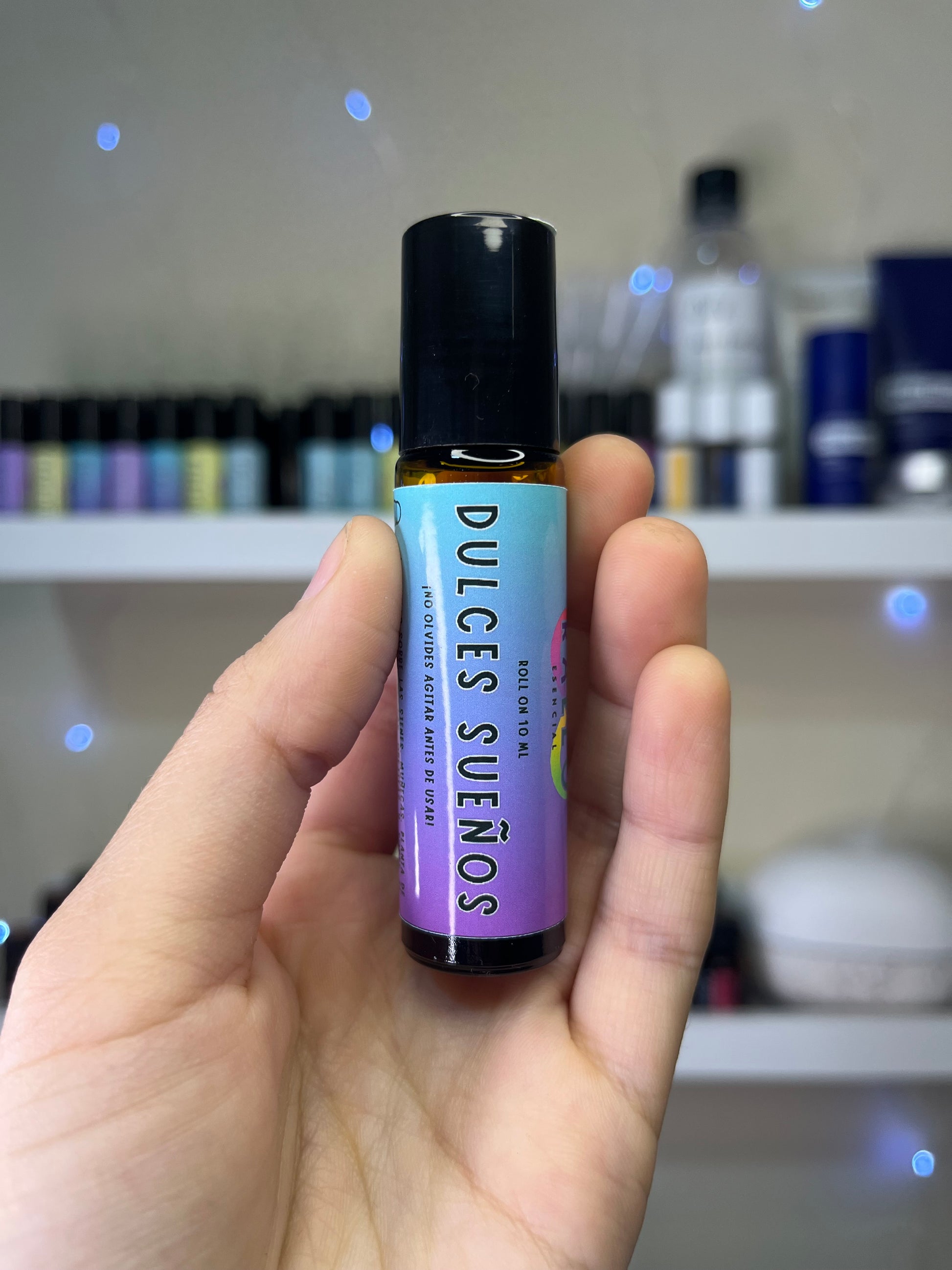 Roll on Dulces Sueños de 10 ml para apoyo natural en un sueño profundo y reparador. Producto hecho en Chile.