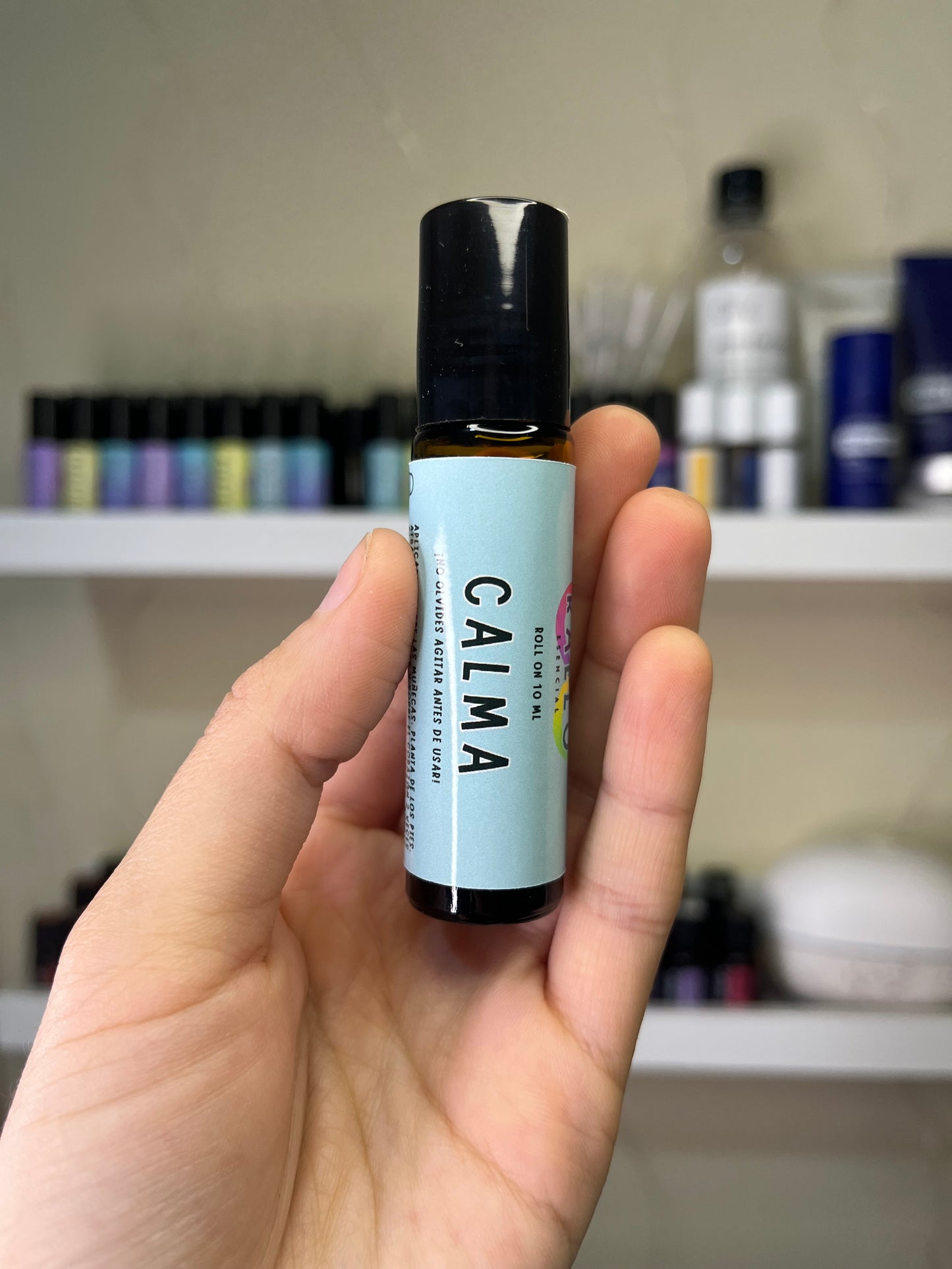 Roll on Calma de 10 ml para apoyar la regulación emocional y energética en personas sin diagnóstico. Producto natural hecho en Chile.