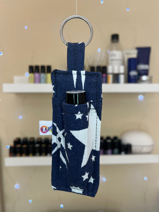 Estuche porta roll on individual compacto para proteger y transportar un roll-on de 10 ml. Producto Raelo.