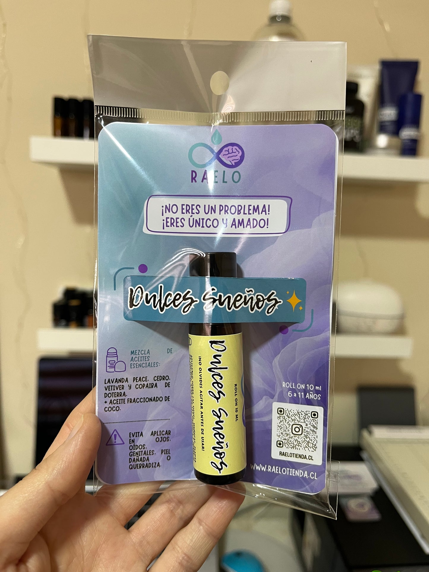 Roll on Dulces Sueños de 10 ml para apoyo natural en un sueño profundo y reparador. Producto hecho en Chile.