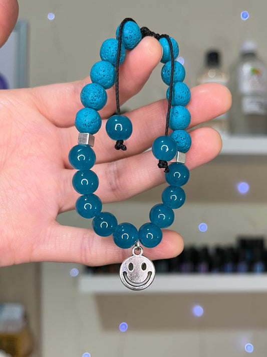 Pulsera difusora turquesa con piedras volcánicas para usar con aceites esenciales. Ideal para aromaterapia sensorial en personas neurodivergentes.