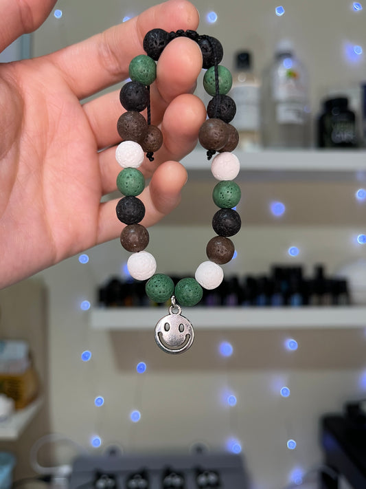 Pulsera difusora Raelo multicolor con piedras volcánicas para usar con aceites esenciales. Ideal para aromaterapia sensorial en personas neurodivergentes.